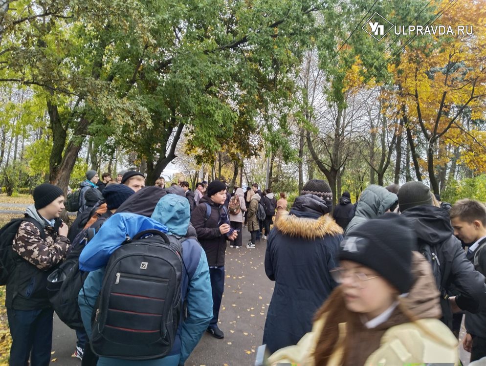 Алексей Русских поручил провести учебные эвакуации в ульяновских школах