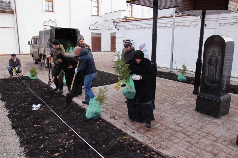 У женского монастыря и этнографического музея в Ульяновске озеленили территорию