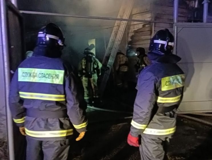 На севере Ульяновска во время пожара получили ожоги два человека