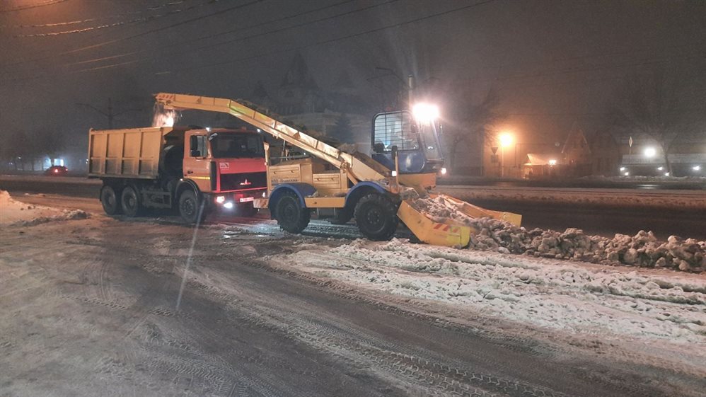Ночью Ульяновск от снега очищали 75 специальных машин