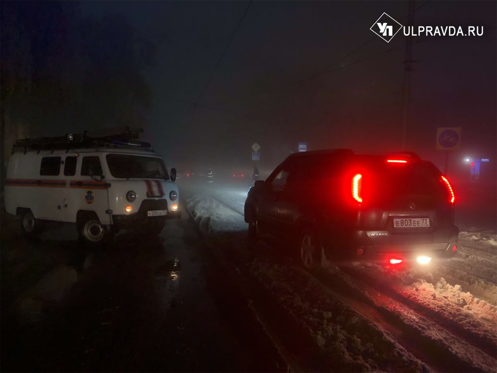 Коллапс в Ульяновске. На улицах погас свет, поваленные деревья перекрыли дороги