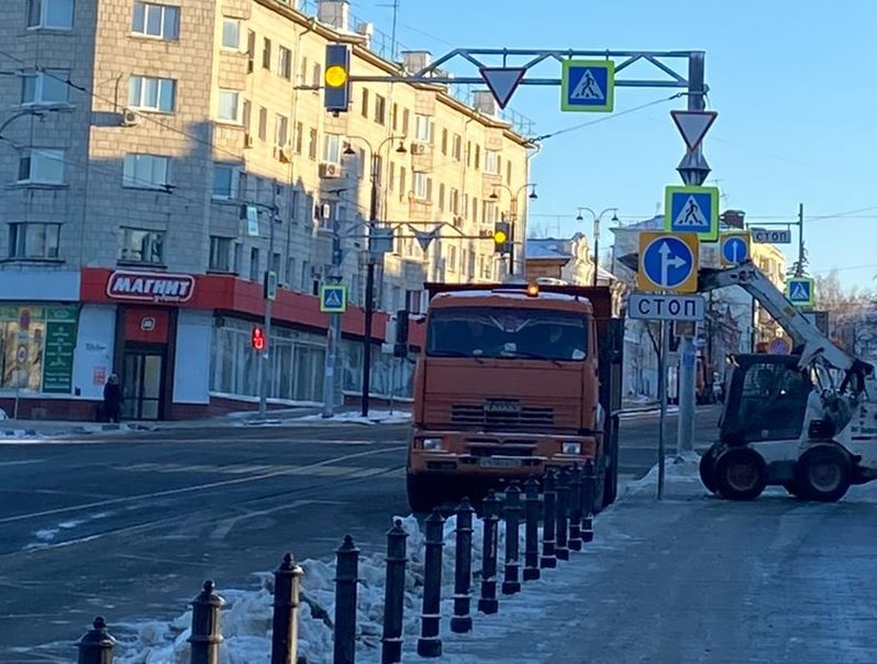 Тротуары и дороги Ульяновска очищают 57 специальных машин