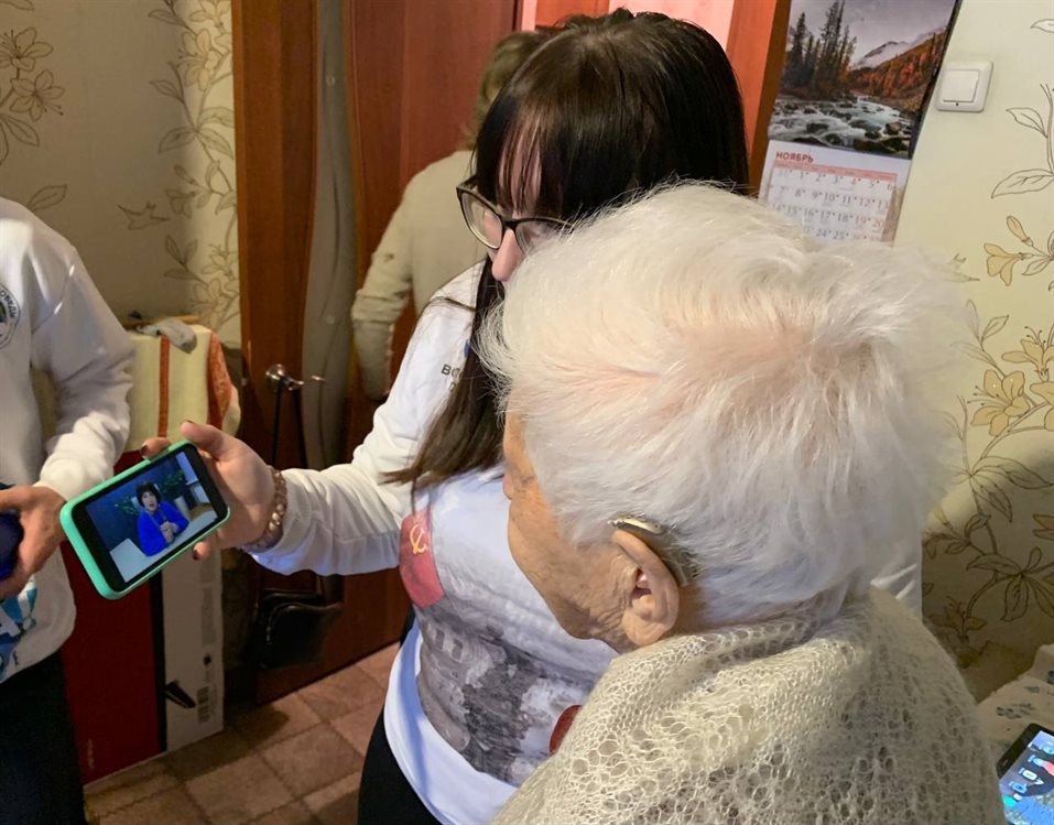 Надежда Бабкина поздравила ульяновского ветерана Великой Отечественной войны со 100-летием