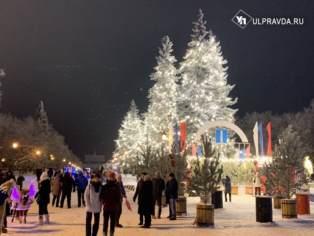 Ульяновск украшают к новогодним праздникам, а елку поставят позже