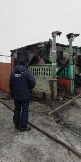 Возбуждено уголовное дело по факту гибели двух детей в пожаре в Майнском районе