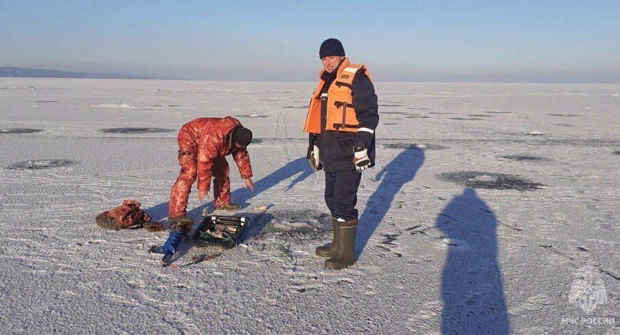 Ульяновские спасатели патрулируют водоемы и предупреждают о преждевременном выходе на лед