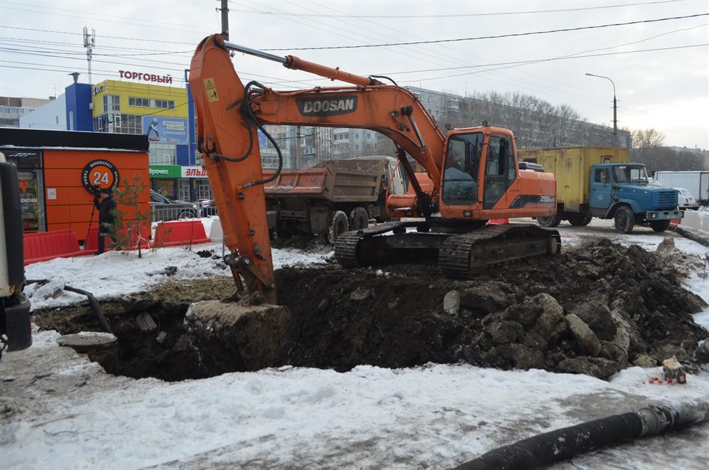 Повреждённый коллектор на улице Рябикова планируют отремонтировать до Нового года