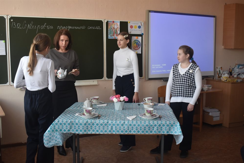 Ульяновские школьники научились накрывать праздничный стол