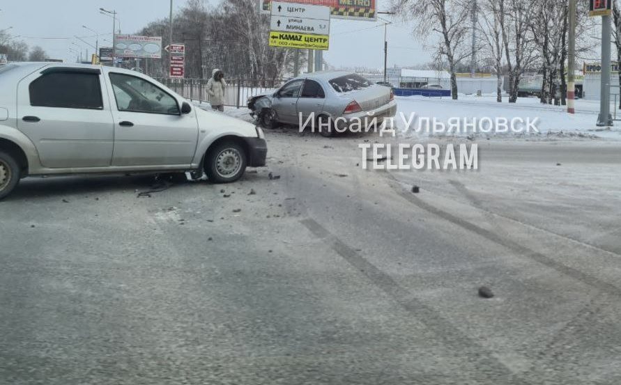 На Московском шоссе столкнулись две иномарки