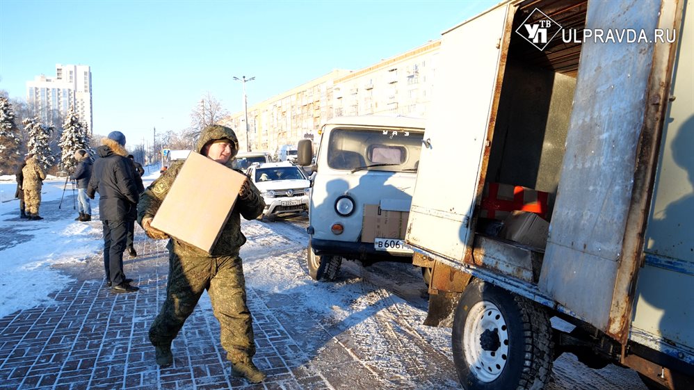 Ульяновцы подарили бойцам СВО УАЗы с техникой и гостинцами