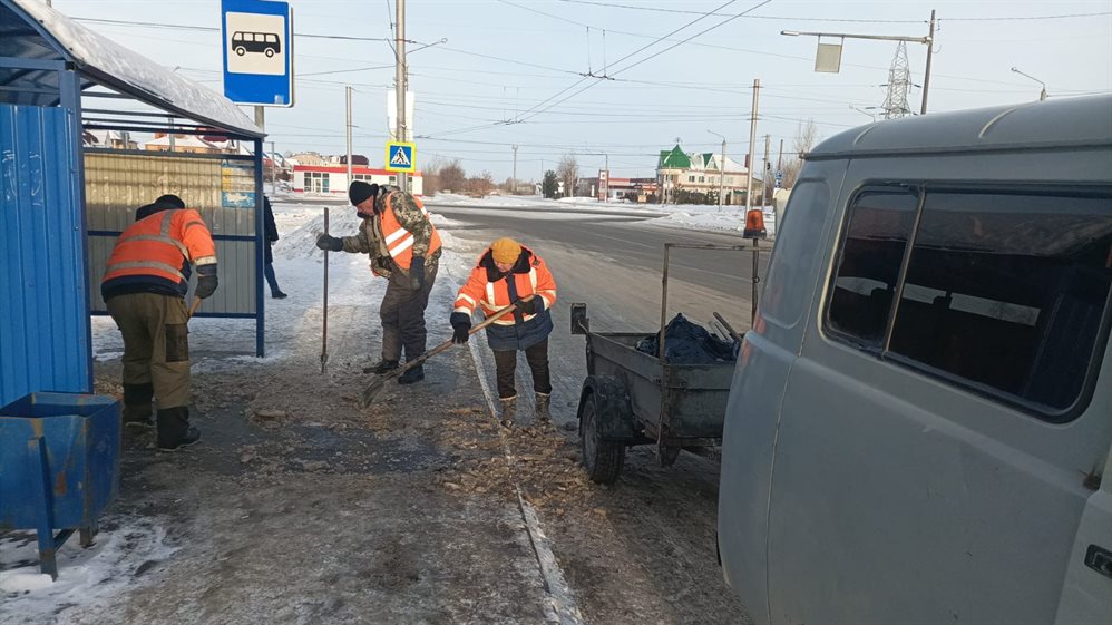 В Ульяновске занялись вывозом снега с остановок