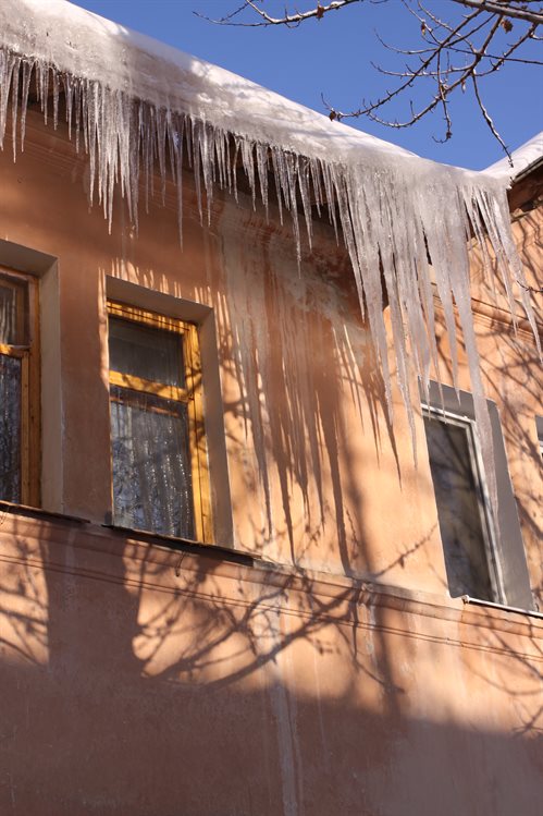 Ледниковый период. В Ульяновске от сосулек и снега очистили тысячи крыш