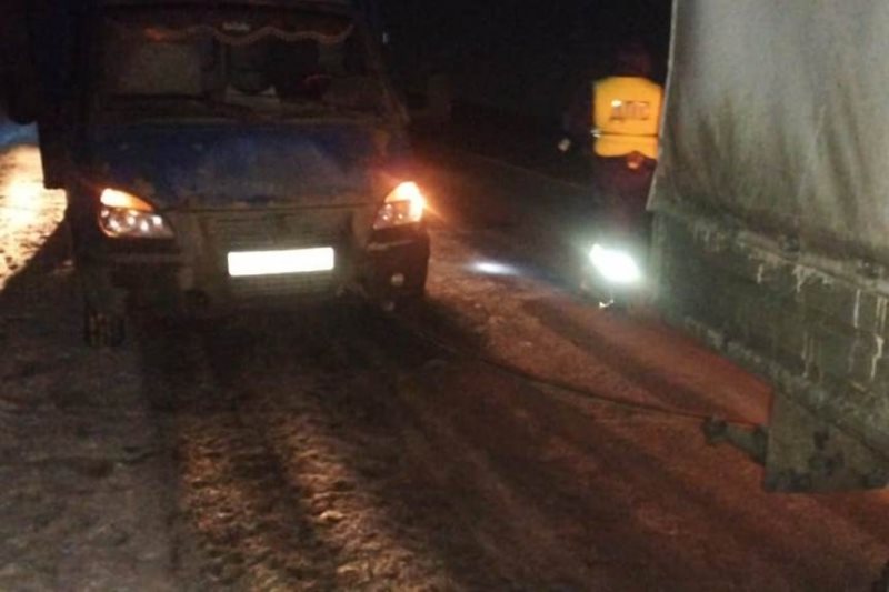 Ульяновские инспекторы помогли отбуксировать два неисправных автомобиля
