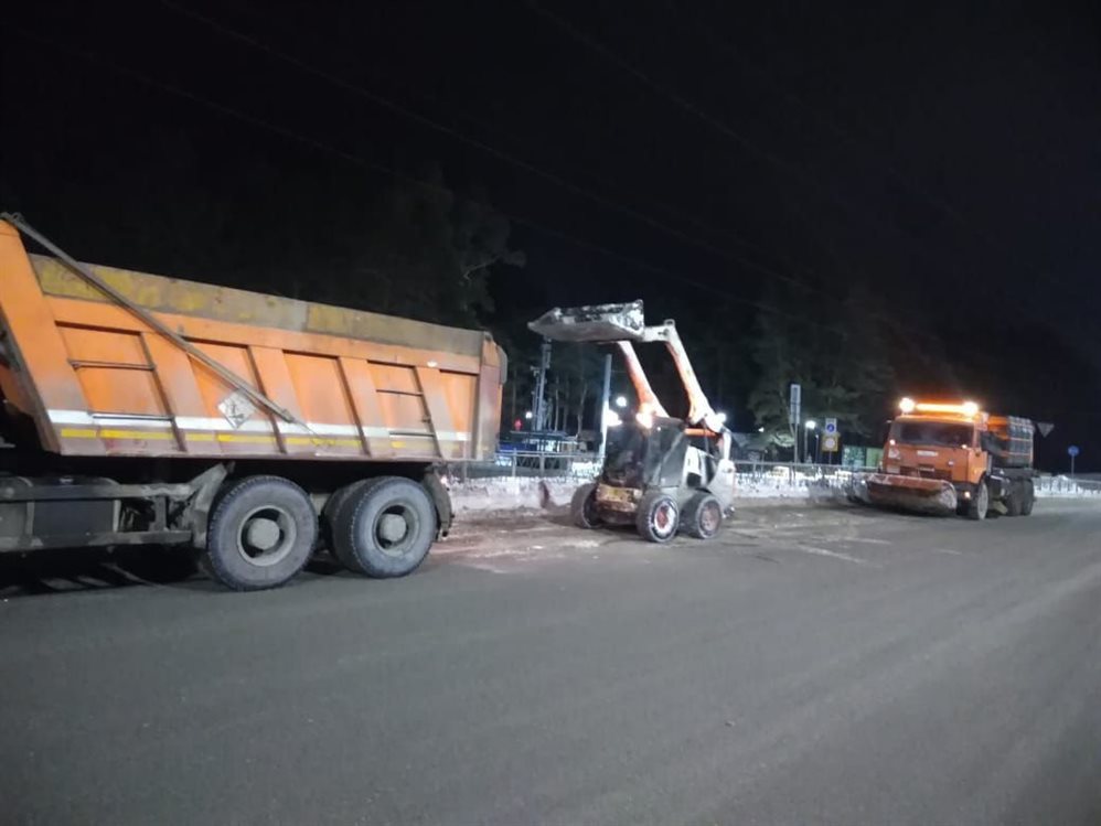 139 самосвалов снега вывезли с улиц Ульяновска ночью