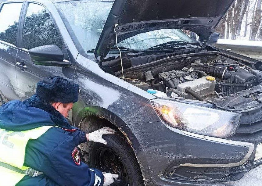 Ульяновские инспекторы помогли жителю соседнего региона, у которого сломался автомобиль