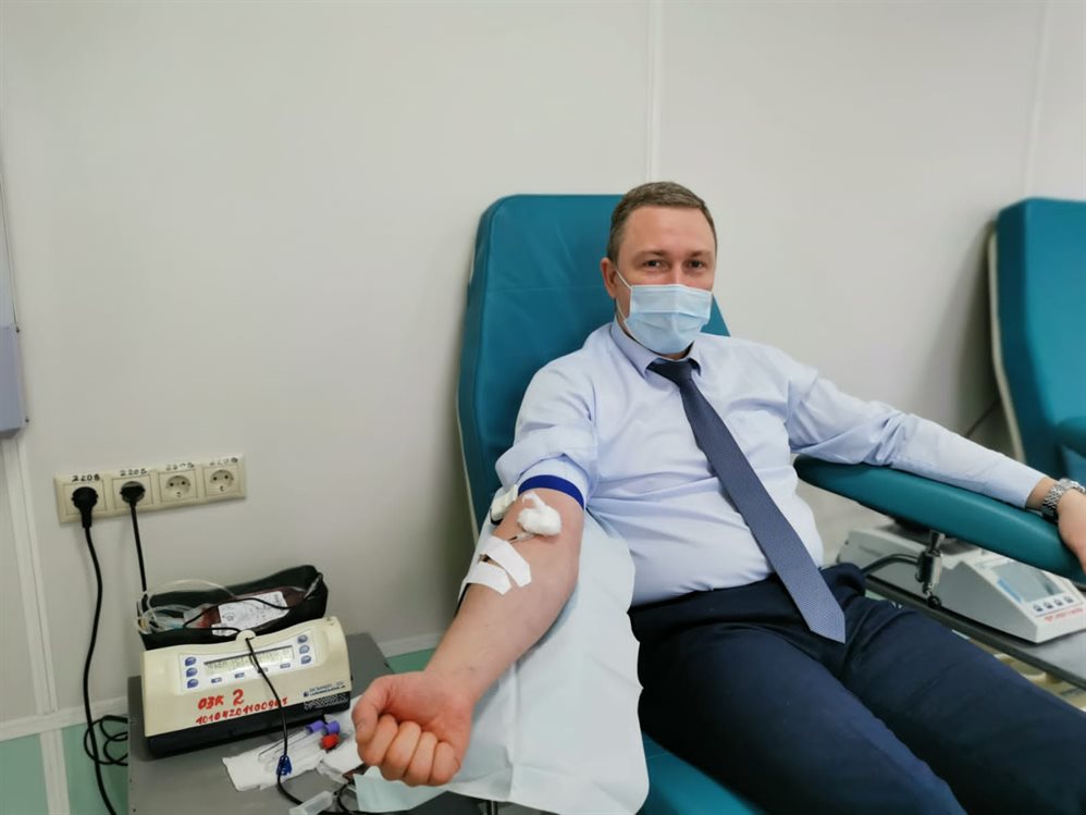 Дмитрий Зверев сдал кровь и призвал жителей Ульяновска стать донорами
