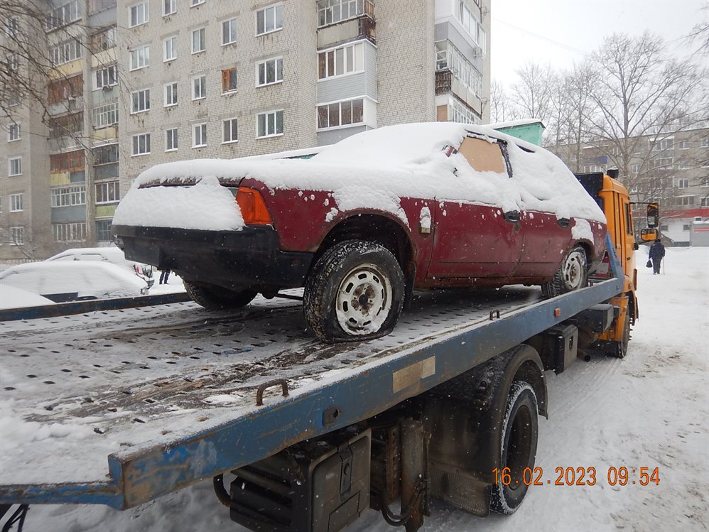 С улиц Ульяновска убрали брошенные «Форд» и «Москвич»