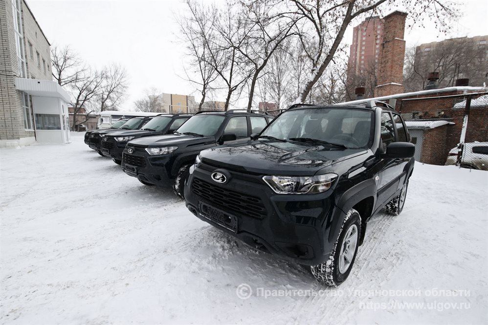 Алексей Русских вручил ключи от автомобилей ветеринарным службам региона
