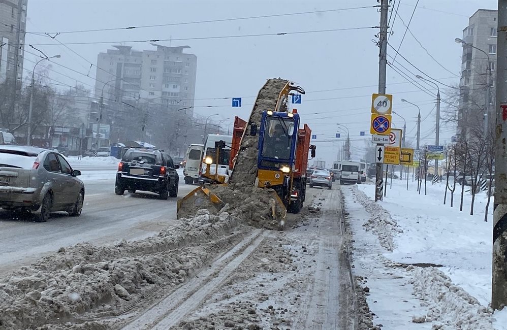 521 самосвал снега вывезли с улиц Ульяновска в выходные