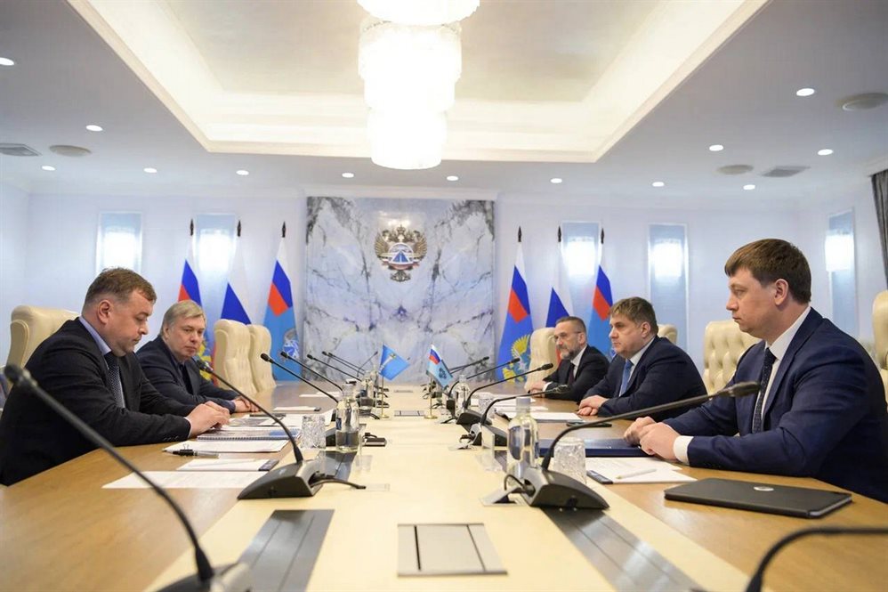 Алексей Русских обсудил развитие дорожной сети региона с руководителями федеральных ведомств