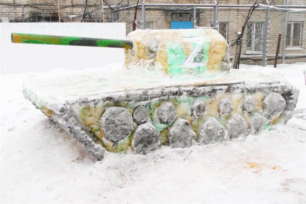 Ко Дню защитника Отечества в Ульяновске появился снежный танк