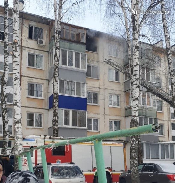 На улице Варейкиса в жилом доме загорелась квартира