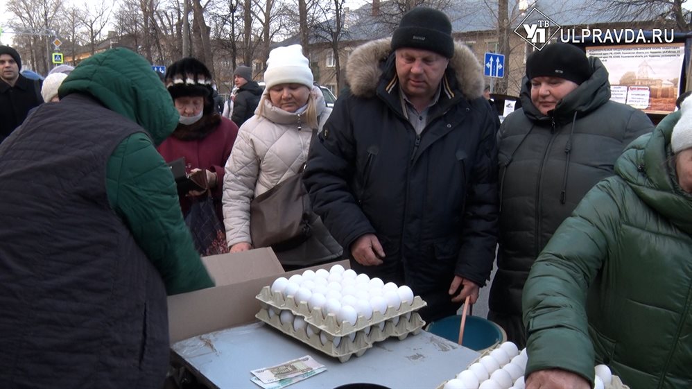 Яйца, тыквы, перепечи. Что фермеры привезли на ярмарку в Ульяновск