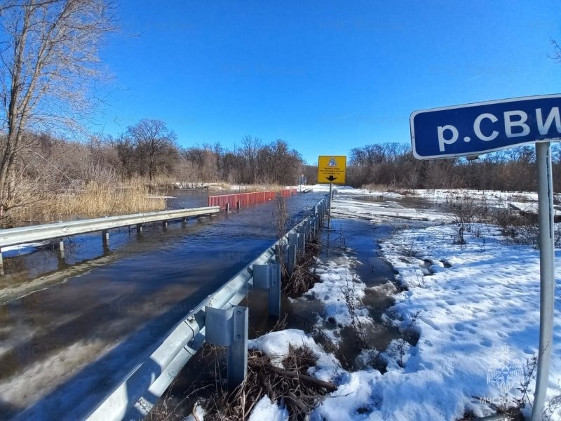 У посёлка Красное Сюндюково подтопило мост