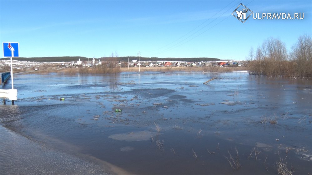 На Сельди ломают лед, из Кротовки отводят воду. Как в Ульяновской области с паводком справляются