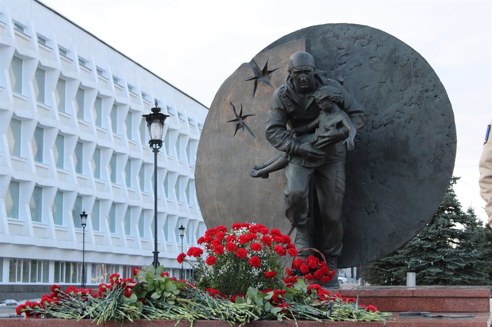 Памятник разумовскому в ульяновске фото