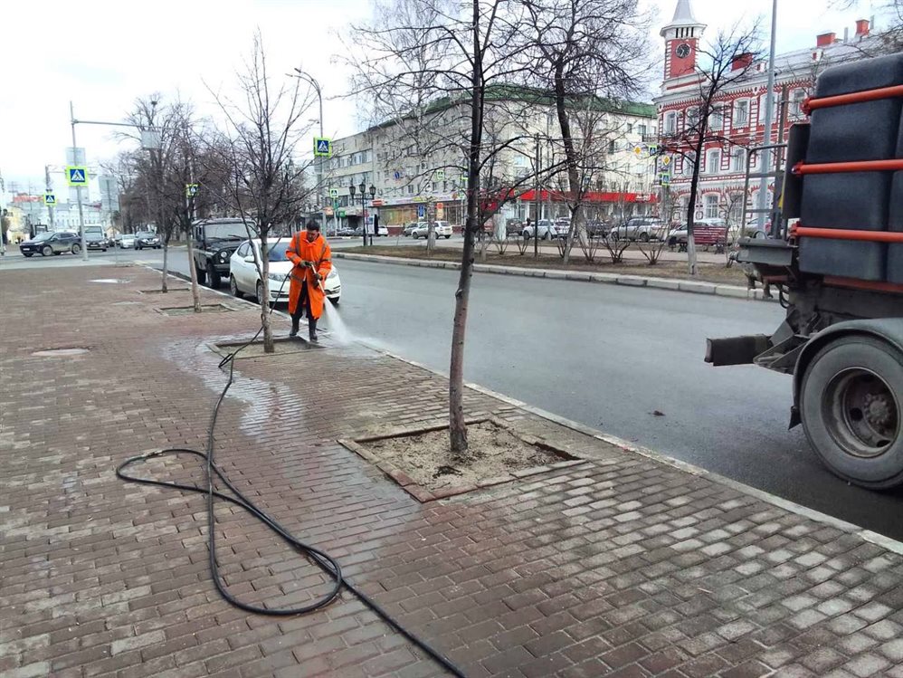 На улицах Ульяновска ремонтируют ямы