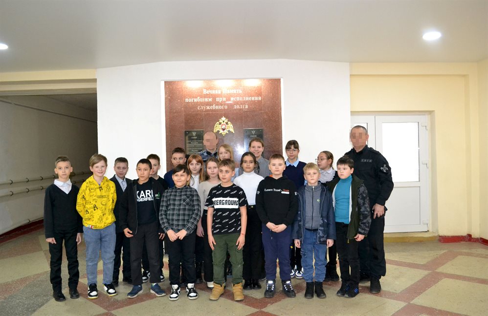 Ульяновских школьников познакомили с жизнью отряда спецподразделения Росгвардии
