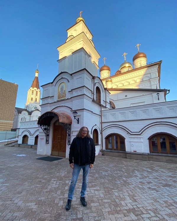 Певец Игорь Николаев посетил в Ульяновске Спасский монастырь