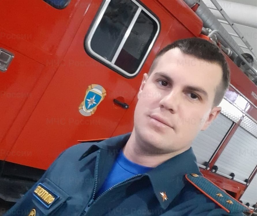 В селе Крестово-Городище сотрудник МЧС спас из горящего дома соседа
