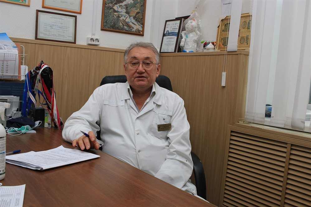 Выиграл сотни схваток у смерти. Лучший хирург России Ильдус Гумеров отмечает 65-летие