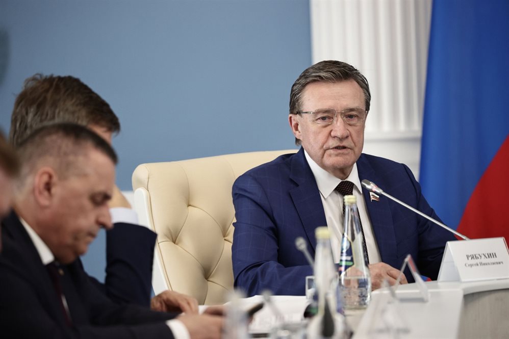 Сенатор Сергей Рябухин: «Наша цель - опережающее развитие региональной авиации»