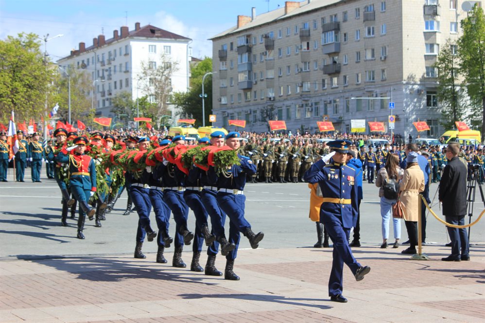 В Ульяновске возложили цветы к Вечному огню
