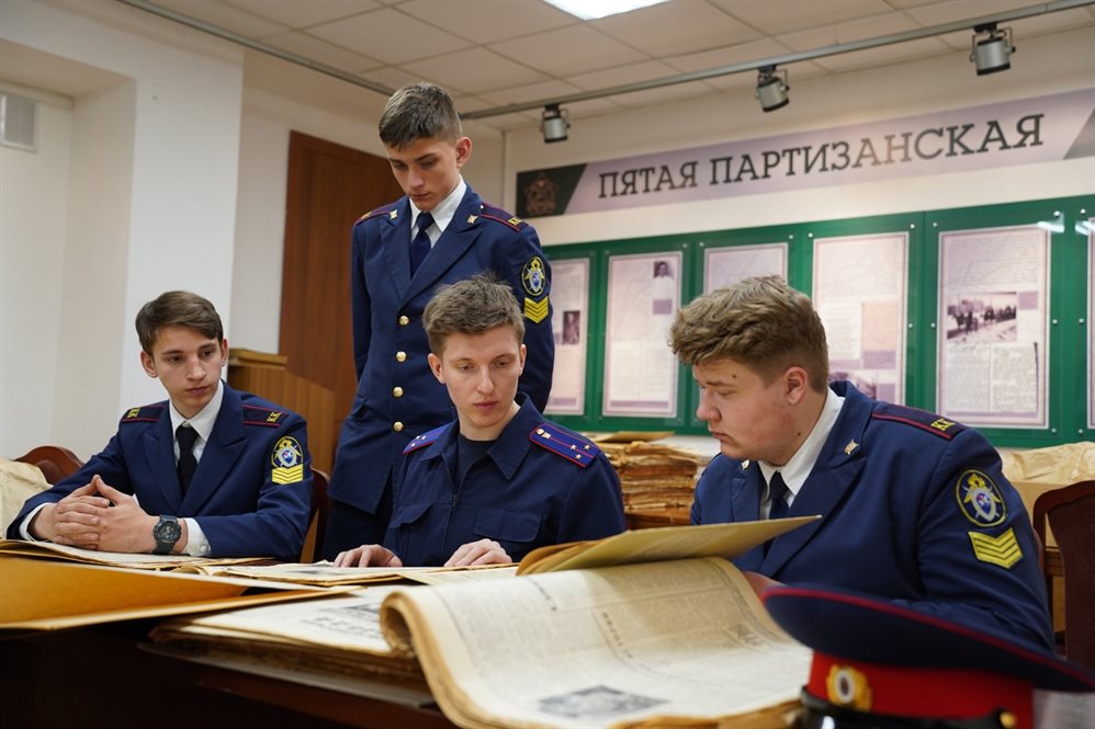 Следователи и ульяновские кадеты СК продолжают поисковую работу в архивах Новгородской области