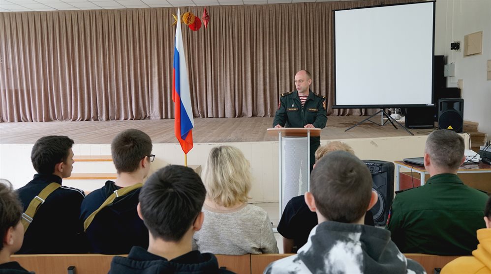 Для ульяновских школьников проведены военные сборы