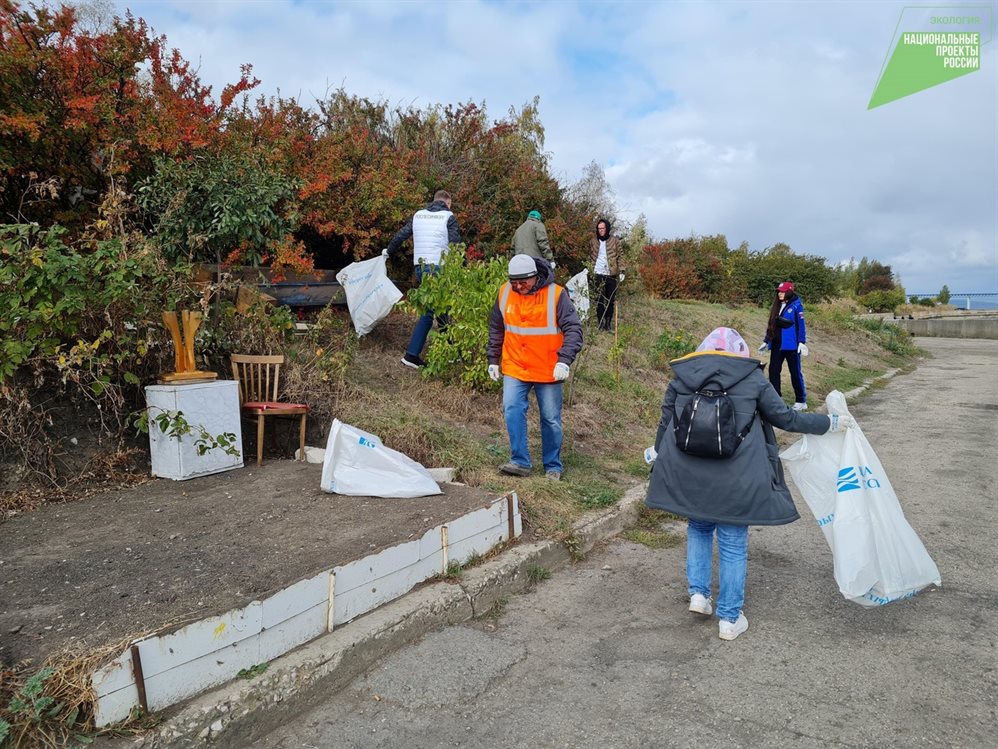 Ульяновцев зовут очистить береговую линию Волги от мусора