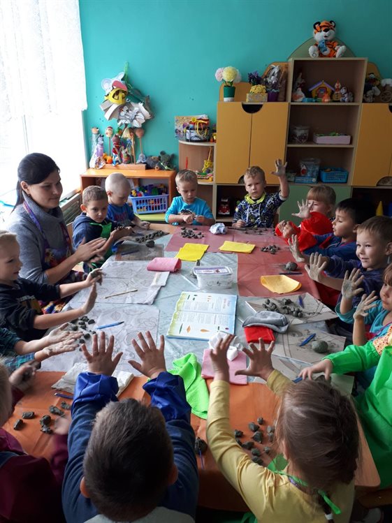 Ребят из Ульяновской области учат создавать дымковскую игрушку по-старомайнски