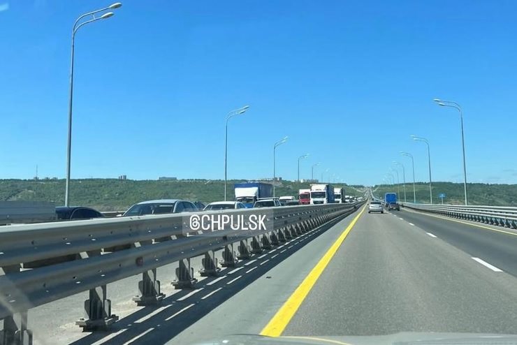 Нижний ярус президентского моста в ульяновске. Дтп на президентском мосту в ульяновске. Президентский мост в ульяновске. Разрешенная скорость на мосту. Ограничения на мосту ульяновск.