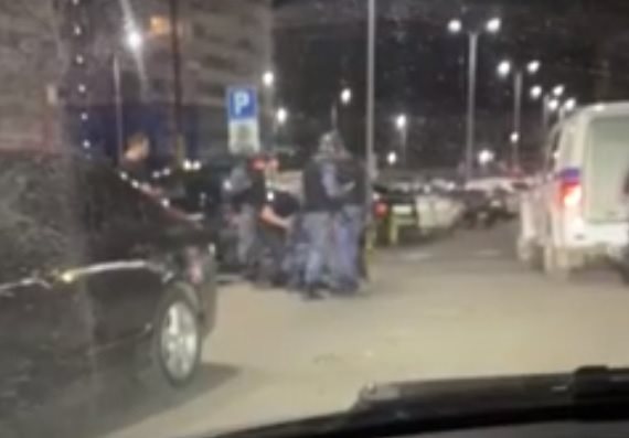 В микрорайоне «Новая жизнь» полицейские задержали парня с ножом