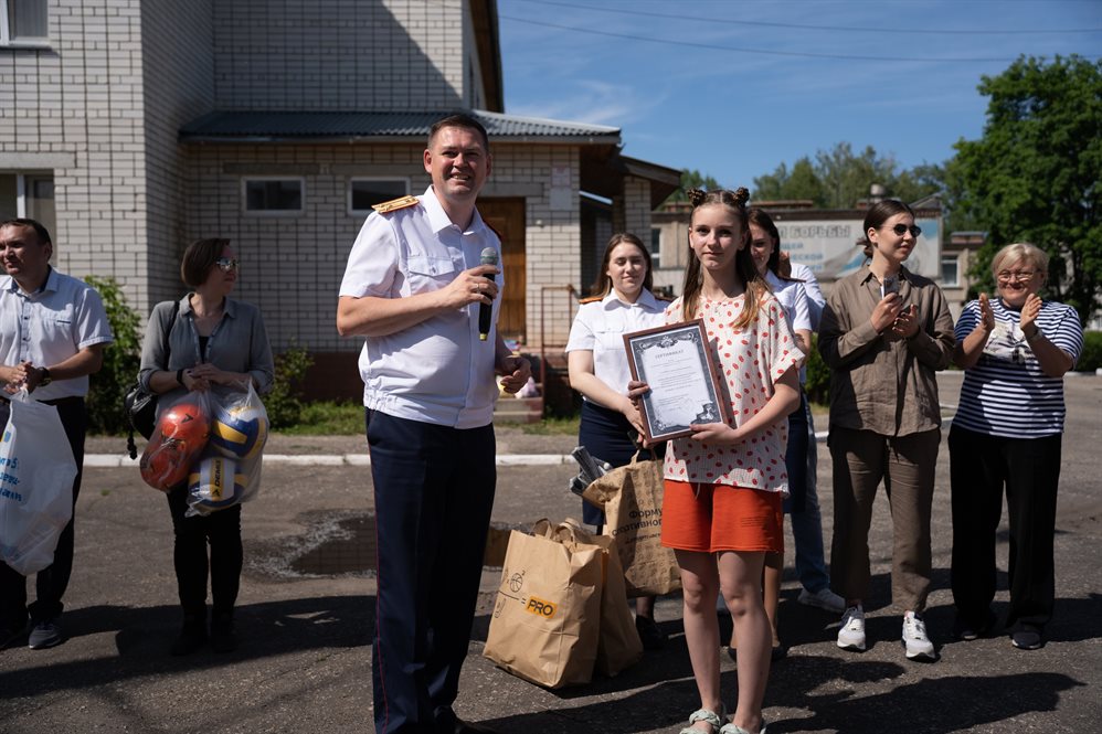В Ульяновские офицеры СК поздравили воспитанников детских домов с Международным днем защиты детей