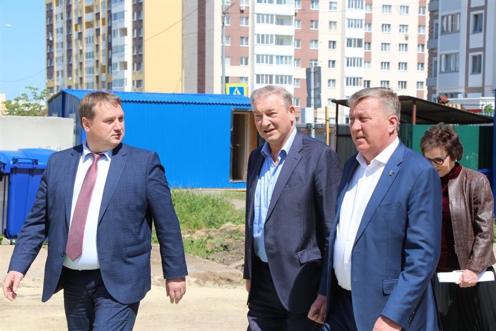 «Единая Россия» контролирует строительство и ремонт социальных объектов в Ульяновской области