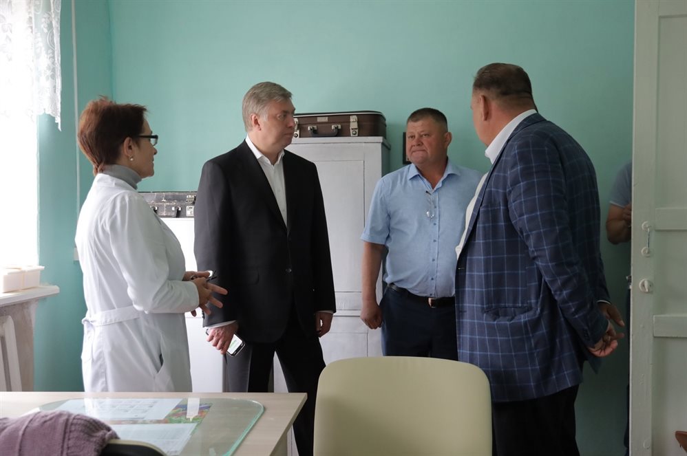 Алексей Русских открыл завод по переработке молока в Лесной Хмелёвке и посетил семью военнослужащего в Новой Майне