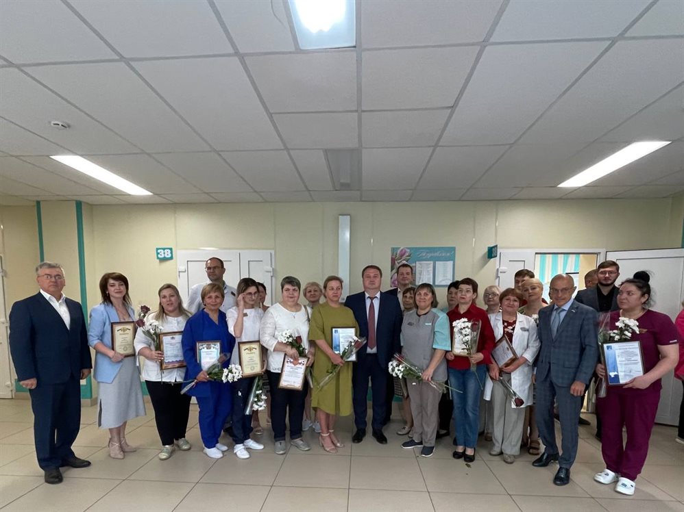 Ульяновским медикам вручили награды в преддверии профессионального праздника