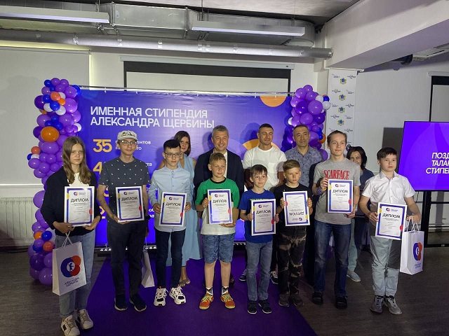 Код успеха. 12 ульяновских школьников получили премии по 50 000 рублей