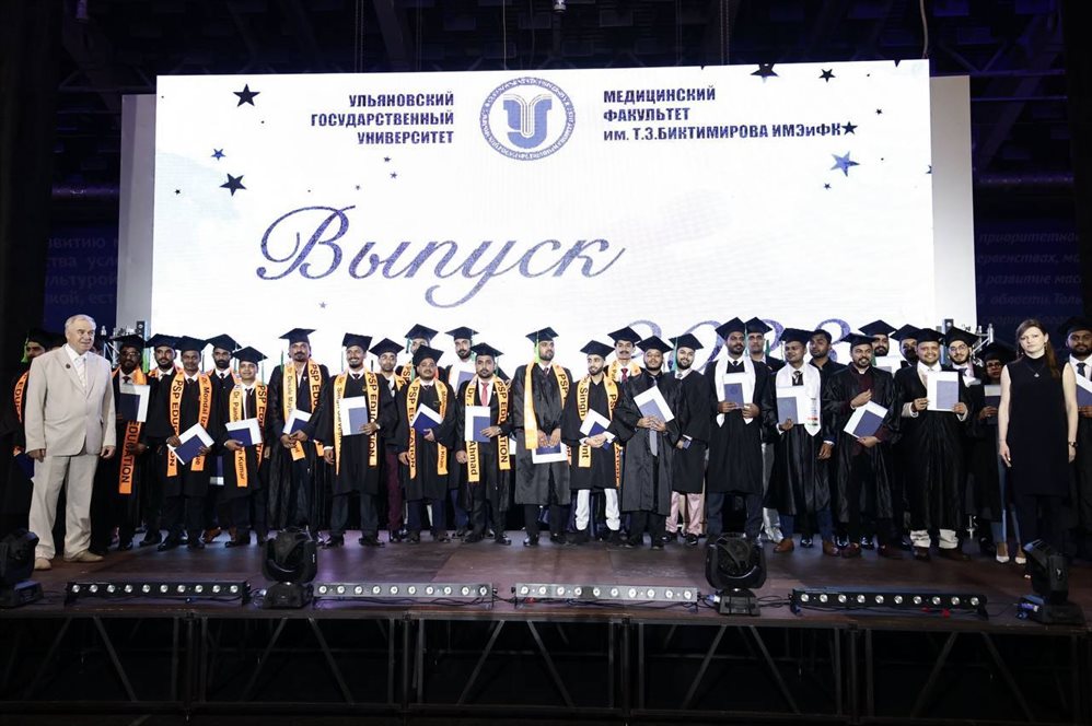 В Ульяновске вручили дипломы 593 будущим медикам