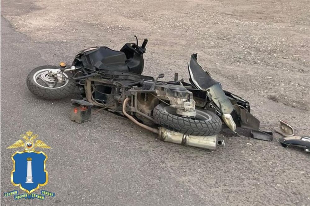 На севере Ульяновска два подростка на скутере залетели под иномарку